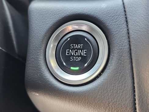 Used 2024 GMC Yukon XL SLT image 24