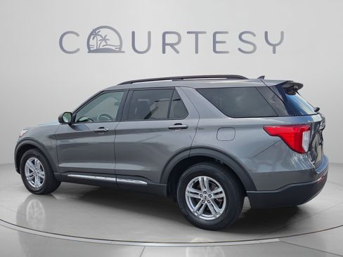 Used 2023 Ford Explorer XLT w/ Equipment Group 202A RWD image 3