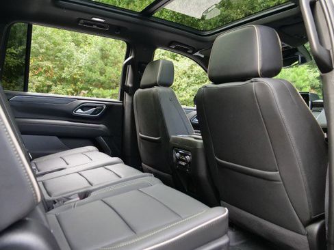 Used 2024 GMC Yukon XL SLT w/ SLT Luxury Package image 48