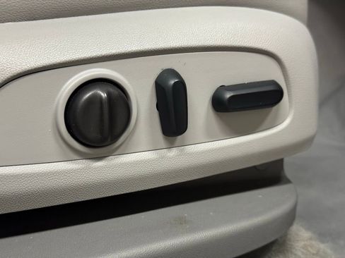 Certified 2023 GMC Acadia SLT w/ Technology Package image 30