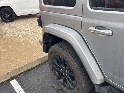 Used 2021 Jeep Wrangler Unlimited Sahara AWD/4WD image 6