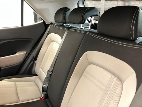 Used 2025 Hyundai Venue SEL image 21