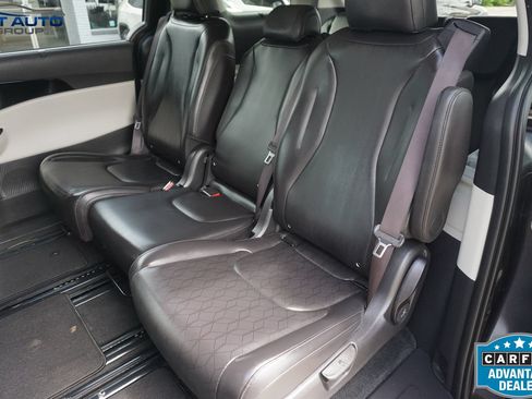 Used 2023 Kia Carnival EX FWD image 21