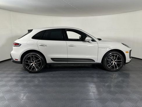 Certified 2024 Porsche Macan AWD/4WD image 8