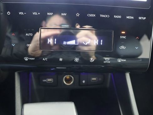 Used 2024 Hyundai Santa Cruz Limited image 15