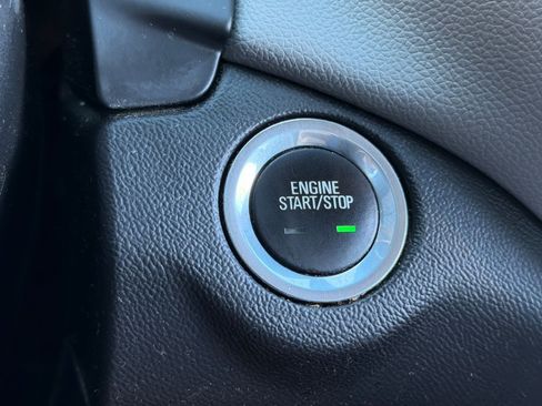 Used 2019 Chevrolet Equinox LS FWD image 19