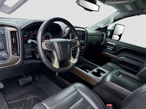 Used 2019 GMC Sierra 2500 Denali w/ Duramax Plus Package image 7