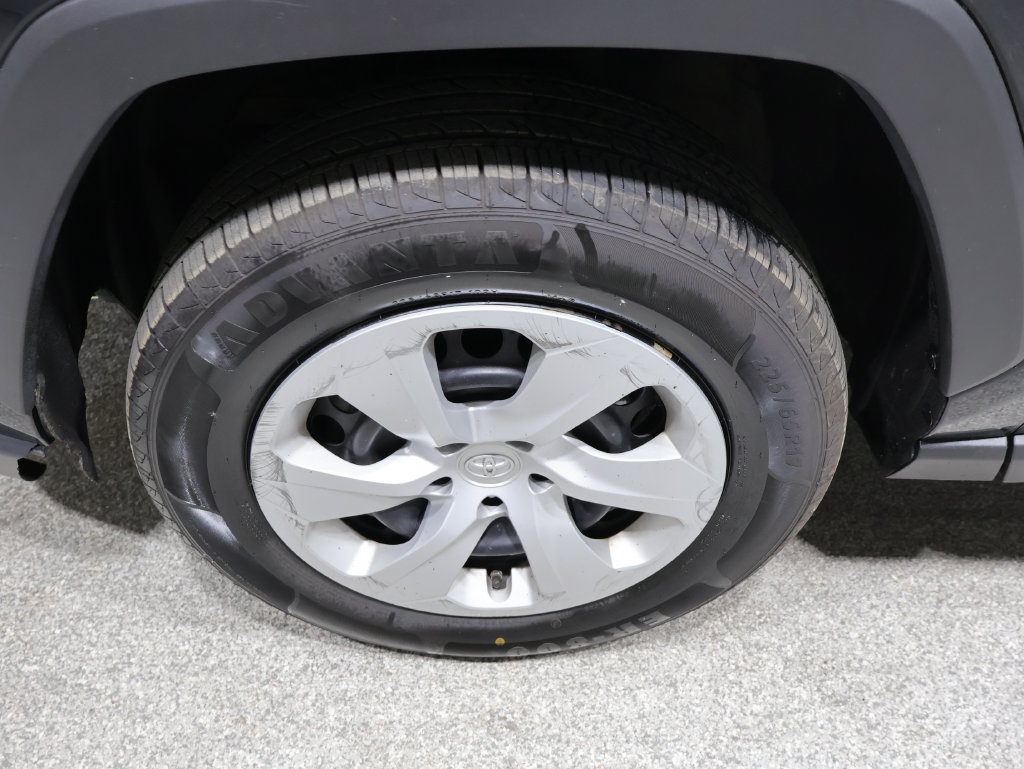 Used 2024 Toyota RAV4 LE AWD/4WD image 9