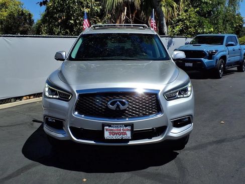 Used 2016 INFINITI QX60 FWD w/ Deluxe Technology Package image 2