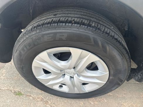 Used 2015 Toyota RAV4 LE FWD image 32