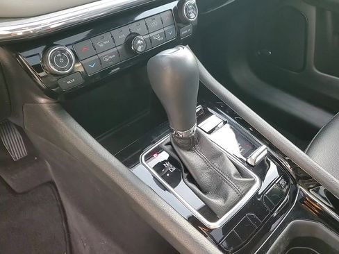 Used 2024 Jeep Compass Limited w/ Sun and Sound Group image 17