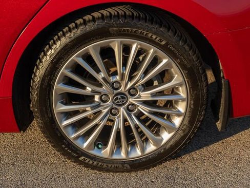 Used 2020 Toyota Avalon Limited image 9