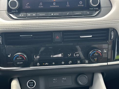 Used 2023 Nissan Rogue SL FWD image 29