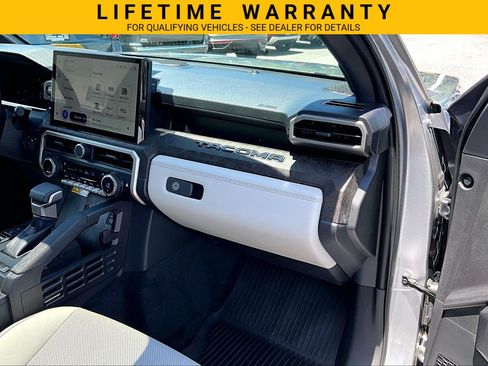 Used 2025 Toyota Tacoma Limited AWD/4WD image 17