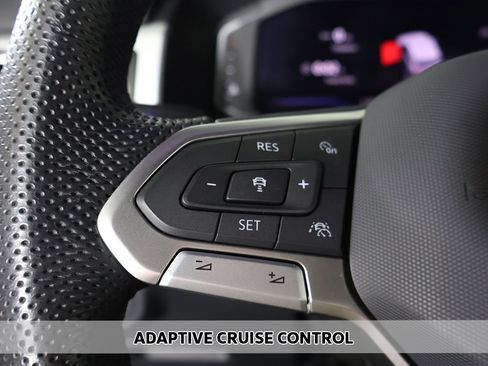 Used 2023 Volkswagen Atlas Cross Sport SEL R-Line image 5