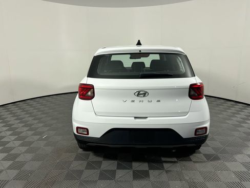Used 2021 Hyundai Venue SE image 4