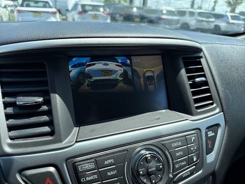 Used 2019 Nissan Pathfinder SL AWD/4WD image 23