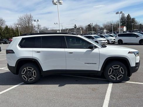 New 2026 Jeep Cherokee Laredo image 9