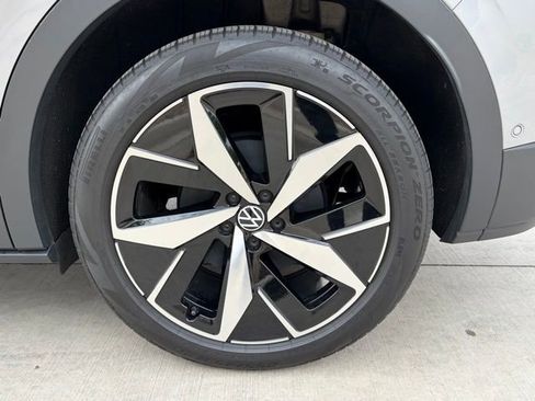 Used 2023 Volkswagen ID.4 Pro S image 6