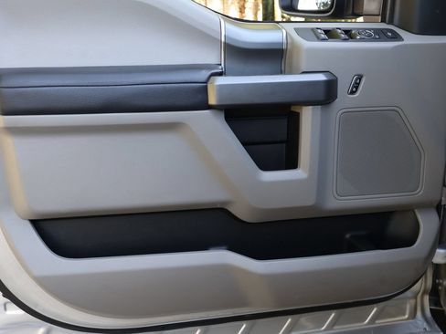 Used 2018 Ford F250 XLT w/ XLT Premium Package AWD/4WD image 10