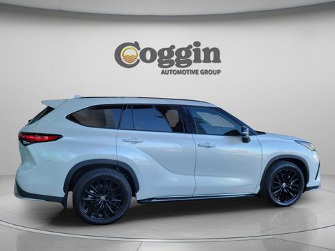 Certified 2023 Toyota Highlander XSE image 10