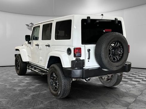 Used 2016 Jeep Wrangler Unlimited Rubicon w/ Connectivity Group AWD/4WD image 6