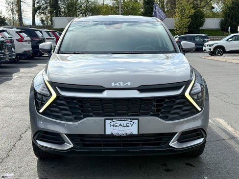 Used 2023 Kia Sportage LX image 2