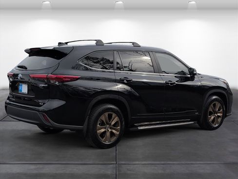 Used 2023 Toyota Highlander Bronze Edition image 5