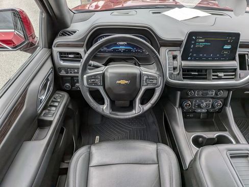 Certified 2022 Chevrolet Suburban LT w/ Luxury Package RWD image 15