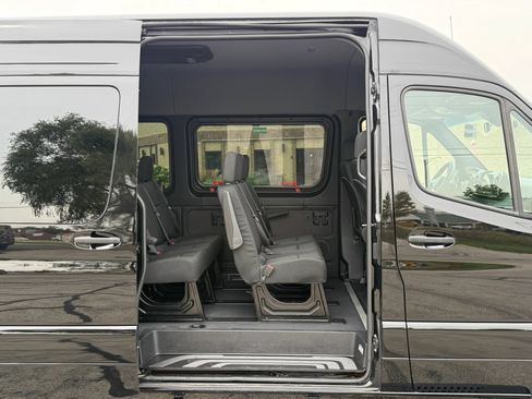 Used 2025 Mercedes-Benz Sprinter 2500 image 14