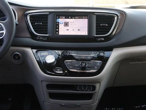 Used 2023 Chrysler Voyager LX image 24