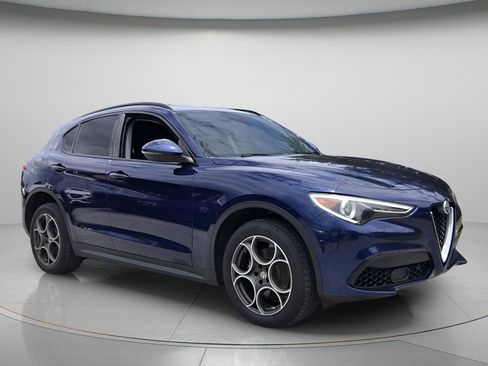 Used 2018 Alfa Romeo Stelvio Sport w/ Quick Order Package 22J Sport AWD/4WD image 9