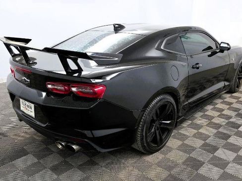 Used 2021 Chevrolet Camaro LT image 4