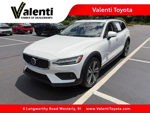 Used 2025 Volvo V60 B5 Cross Country Plus AWD/4WD image 1