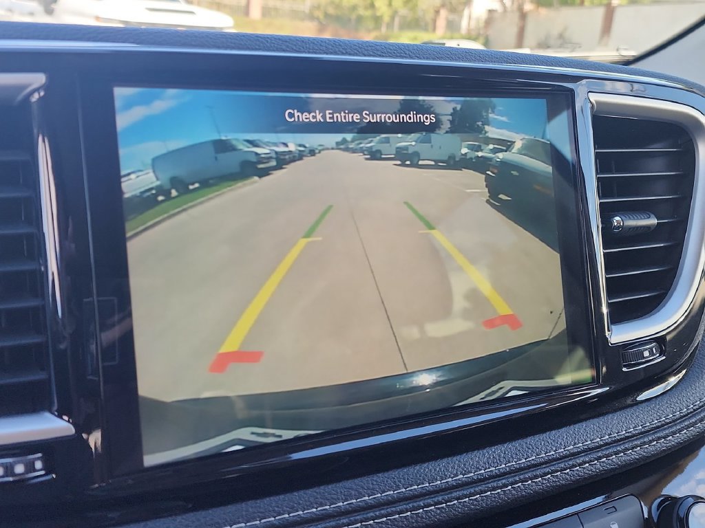 Used 2024 Chrysler Pacifica Limited FWD image 17