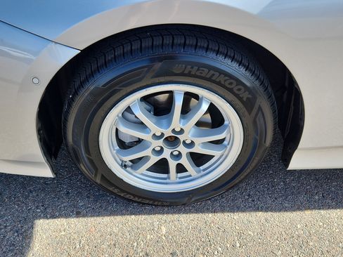 Used 2018 Toyota Prius Three image 16