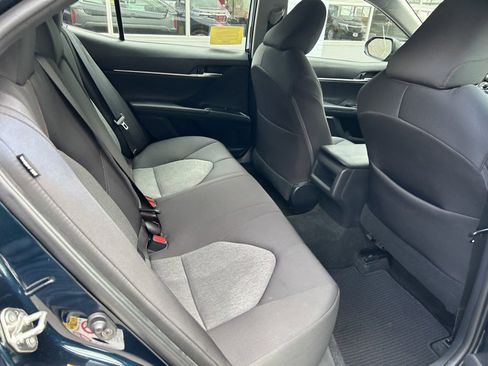 Used 2018 Toyota Camry LE FWD image 19