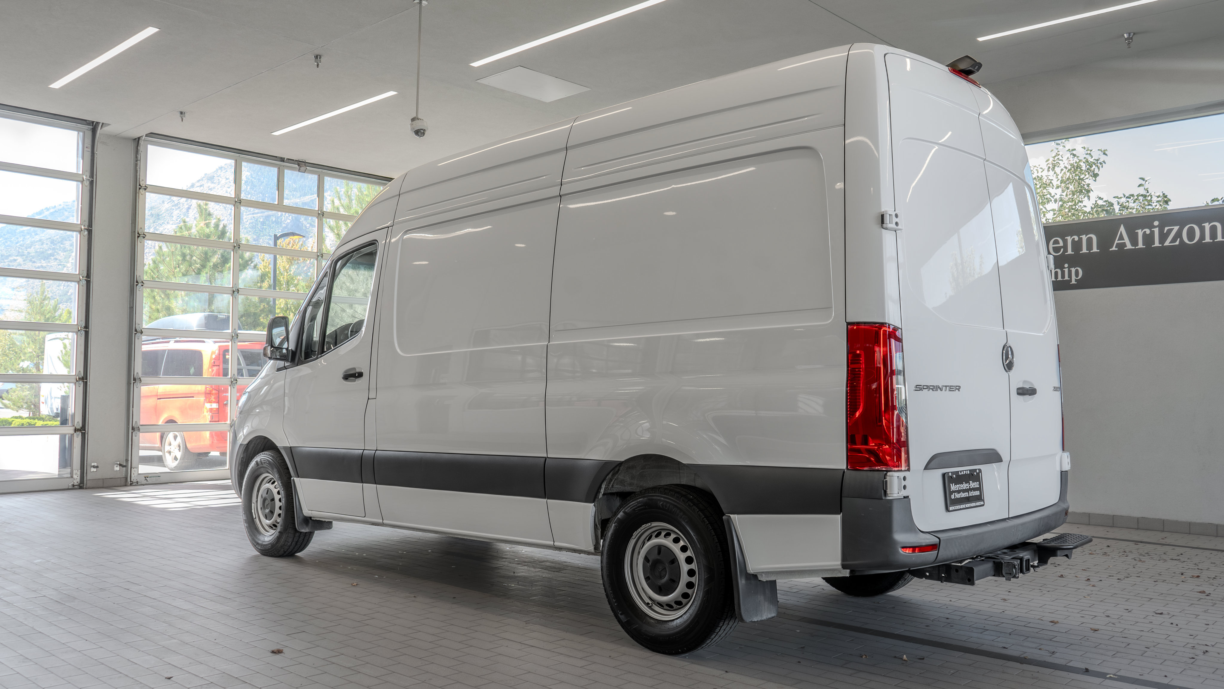 Used 2024 Mercedes-Benz Sprinter 2500 image 12