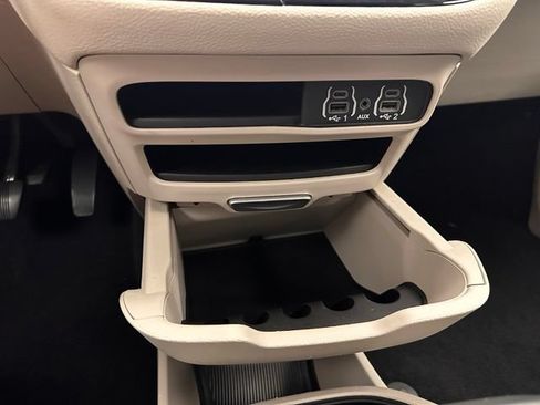Used 2023 Chrysler Pacifica Touring-L FWD image 14