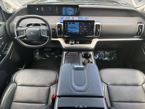 Certified 2025 Ford Expedition Platinum AWD/4WD image 2