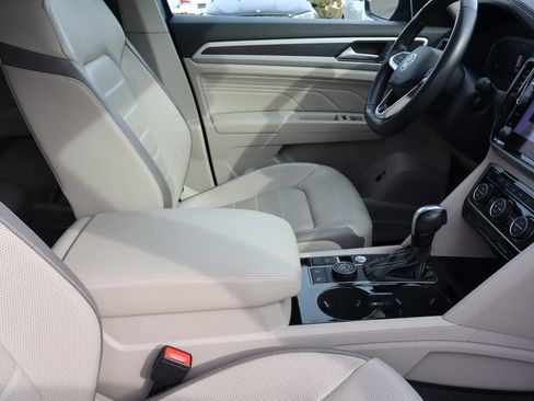Used 2021 Volkswagen Atlas SEL Premium image 14