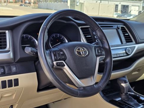 Used 2017 Toyota Highlander XLE image 23