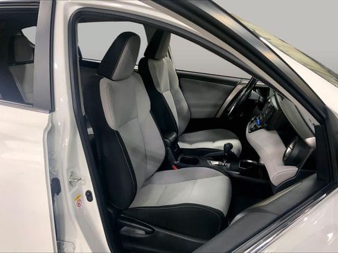 Used 2018 Toyota RAV4 XLE AWD/4WD image 9