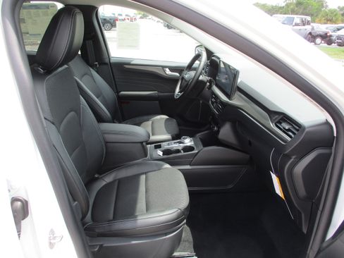 New 2025 Ford Escape SE image 20