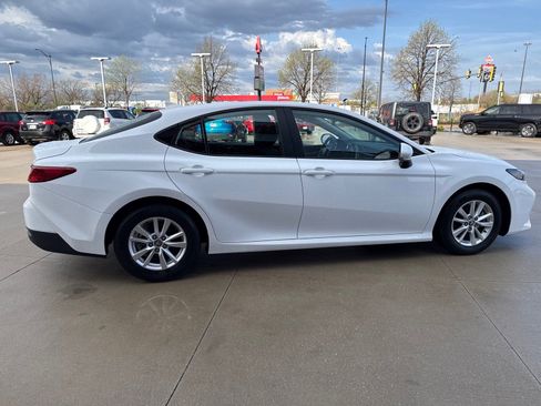 Used 2026 Toyota Camry LE image 5