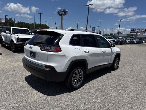 Used 2019 Jeep Cherokee Latitude Plus FWD image 3