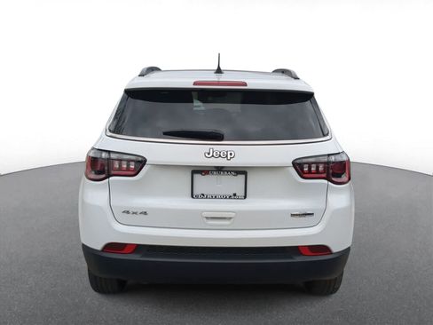 Used 2024 Jeep Compass Latitude w/ Sun and Sound Group AWD/4WD image 7