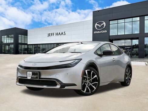 Used 2025 Toyota Prius Plug-In Hybrid image 1