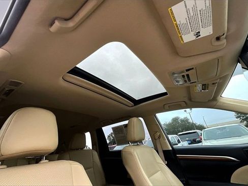 Used 2019 Toyota Highlander Limited image 20