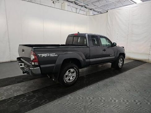 Used 2015 Toyota Tacoma 4x4 Access Cab V6 w/ TRD Off-Road Package image 4